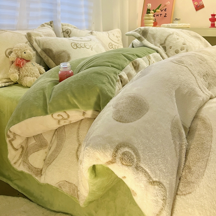 91家纺网 家纺一手货源 找家纺 韩巢家纺 2024新款加厚雪花绒印花单件被套-风格一（提供卖家秀 ） 爱心熊(绿)