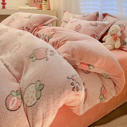 91家纺网 家纺一手货源 找家纺 韩巢家纺 2024新款加厚雪花绒印花四件套-风格一（提供卖家秀） 奶油草莓