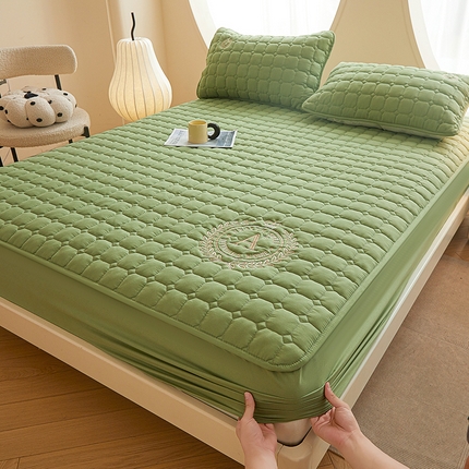 91家纺网 家纺一手货源 找家纺 （总）慕木家纺 2025新品A类原棉皇冠刺绣-A大豆夹棉床笠保护垫防尘套