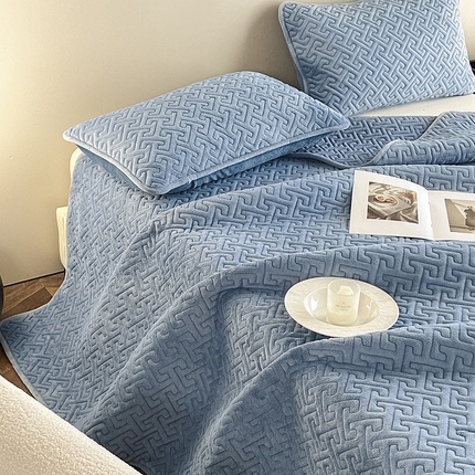 91家纺网 家纺一手货源 找家纺 （总）欧邦 新款纯色牛奶绒床盖三件套-初见