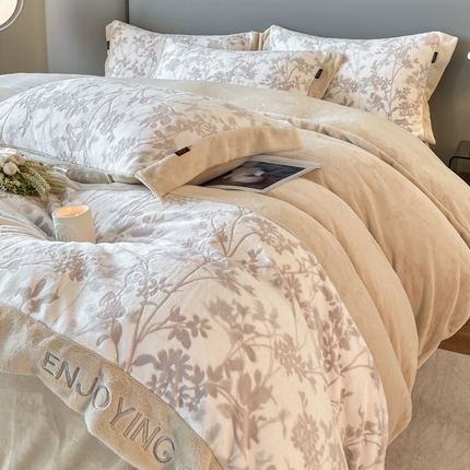 91家纺网 家纺一手货源 找家纺 子曰 2025新款雕花绒牛奶绒绣花拼接轻奢款四件套-繁花 繁花-米咖