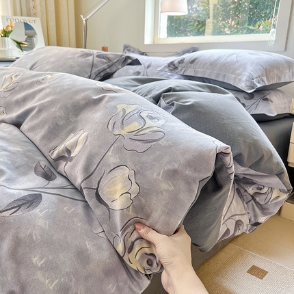 91家纺网 家纺一手货源 找家纺 品乐家纺 2024新款全棉生态棉印花磨毛四件套 兰黛之韵-灰