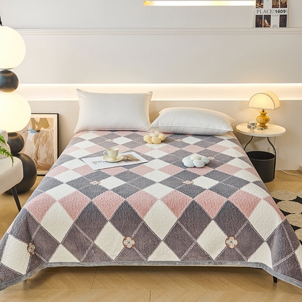 91家纺网 家纺一手货源 找家纺 （总）慕莎家纺 2024新款（各类毯子床盖跨境供货）A类小清新全消光牛奶绒绗缝夹棉印花床盖