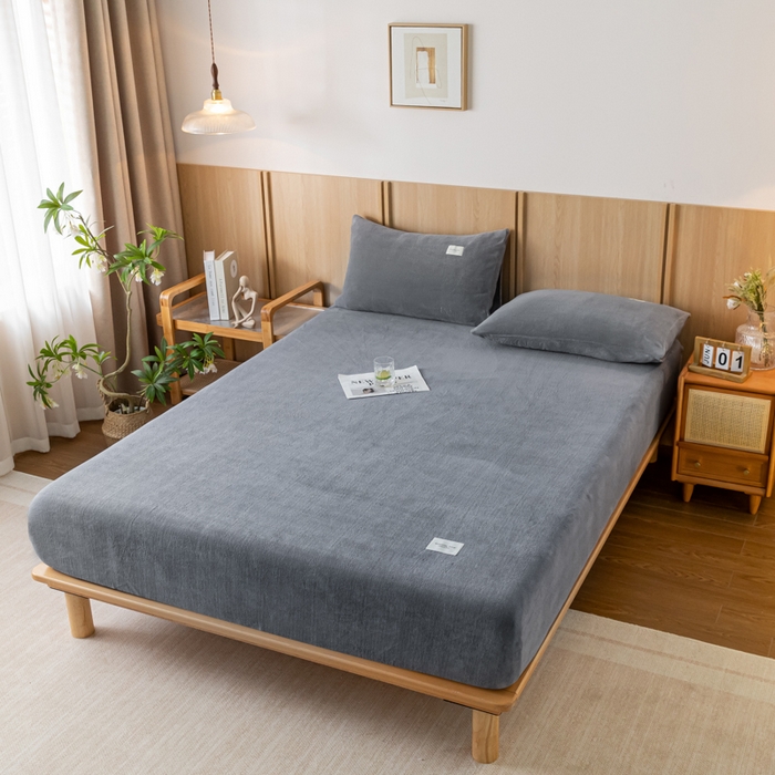 91家纺网 家纺一手货源 找家纺 梵克保罗 2024新款纯色简约牛奶绒床笠 浅灰