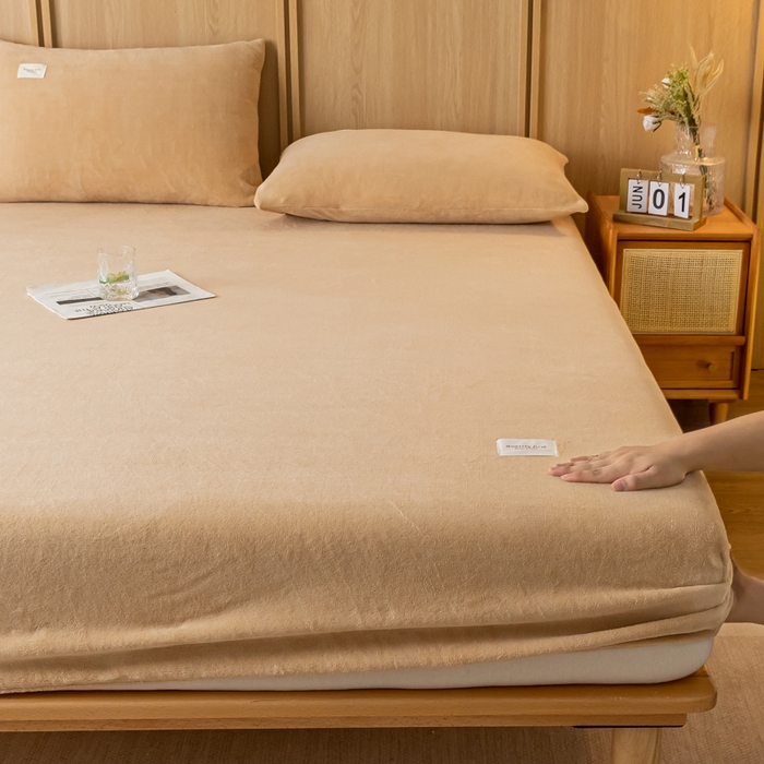 91家纺网 家纺一手货源 找家纺 梵克保罗 2024新款纯色简约牛奶绒床笠 奶茶