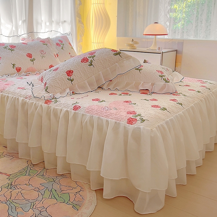 91家纺网 家纺一手货源 找家纺 易辰美 2025新款亲肤舒适印花夹棉公主风床裙 玫瑰物语