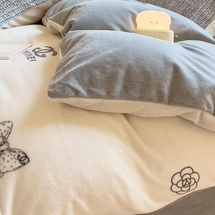 91家纺网 家纺一手货源 找家纺 （总）爱思凯家纺 2025新款190克清心系列-牛奶绒清新被套