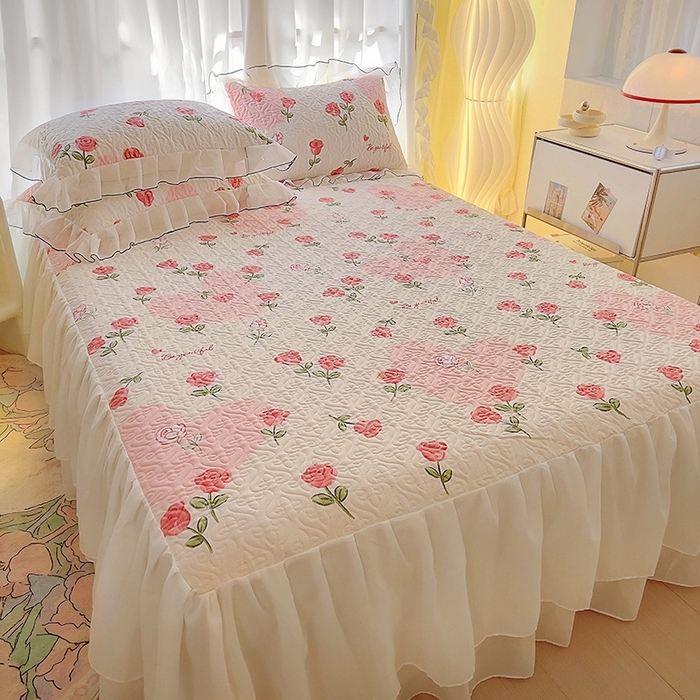 91家纺网 家纺一手货源 找家纺 易辰美 2025新款亲肤舒适印花夹棉公主风床裙 玫瑰物语