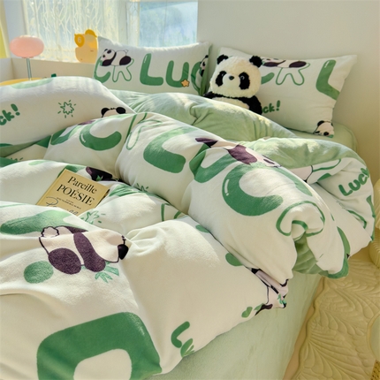 91家纺网 家纺一手货源 找家纺 灰鲸 2025新款牛奶绒小清新印花四件套 幸运熊猫