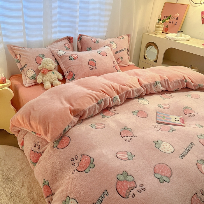 91家纺网 家纺一手货源 找家纺 韩巢家纺 2024新款加厚雪花绒印花单件被套-风格一（提供卖家秀 ） 奶油草莓