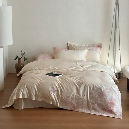 91家纺网 家纺一手货源 找家纺 简纯主义 2025新款全棉大版绣花宽边四件套-桃之夭夭 桃之夭夭-白