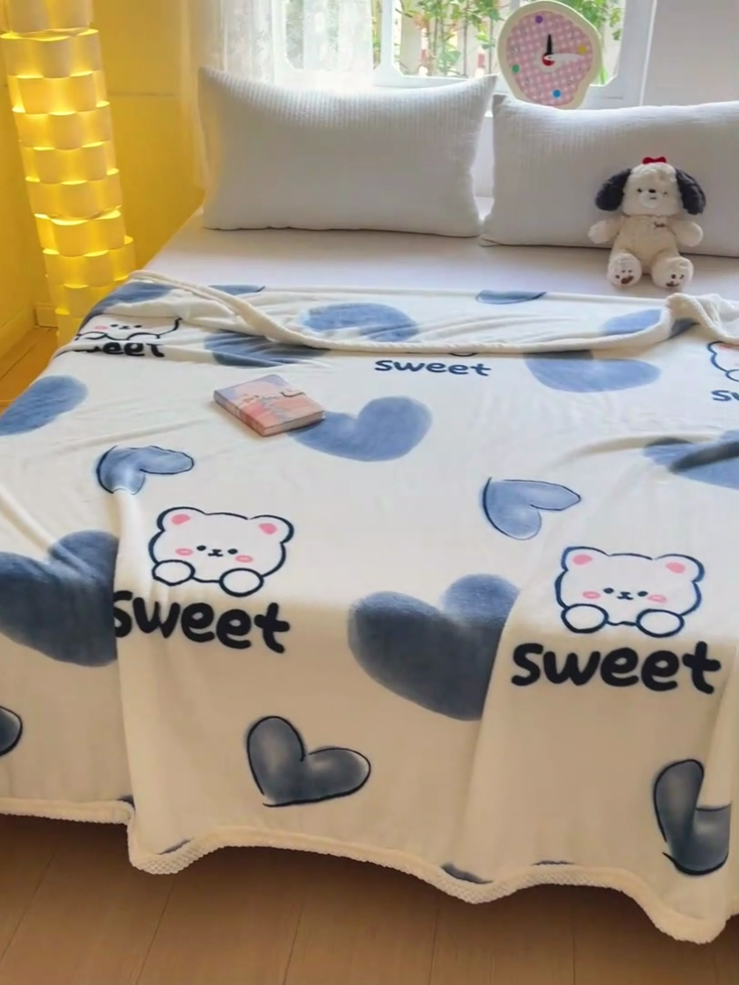91家纺网 家纺一手货源 找家纺 千荨 2024新款亲肤舒适双面贝贝绒包边牛奶绒毛毯 贝贝绒-蓝心小熊