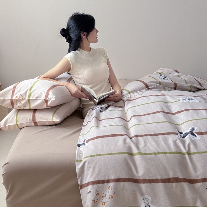 91家纺网 家纺一手货源 找家纺 窝米 2024新款全棉磨毛简约卡通系列四件套 萌萌驼