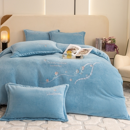 91家纺网 家纺一手货源 找家纺 （总）昊翔家纺 2024新款高克重牛奶绒刺绣四件套