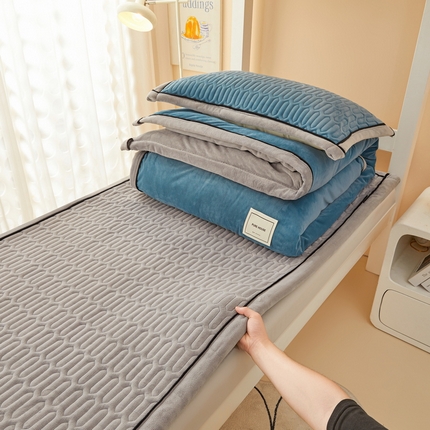 91家纺网 家纺一手货源 找家纺 （总）爱思凯家纺 2025新款【学生】简溪系列-新棉绒床褥四件套