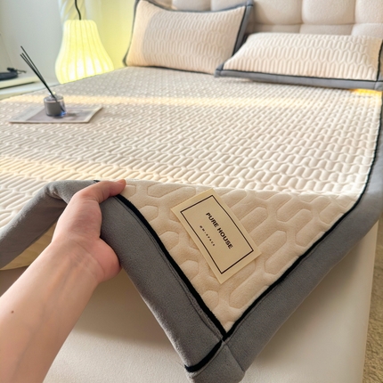 91家纺网 家纺一手货源 找家纺 （总）爱思凯家纺 2025新款暖阳-新棉绒夹棉床褥-成人款