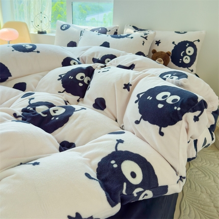 91家纺网 家纺一手货源 找家纺 灰鲸 2025新款牛奶绒小清新印花四件套 幸运小煤球