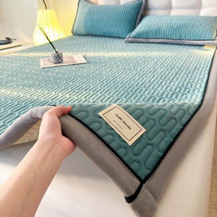 91家纺网 家纺一手货源 找家纺 （总）爱思凯家纺 2025新款暖阳-新棉绒夹棉床褥-成人款