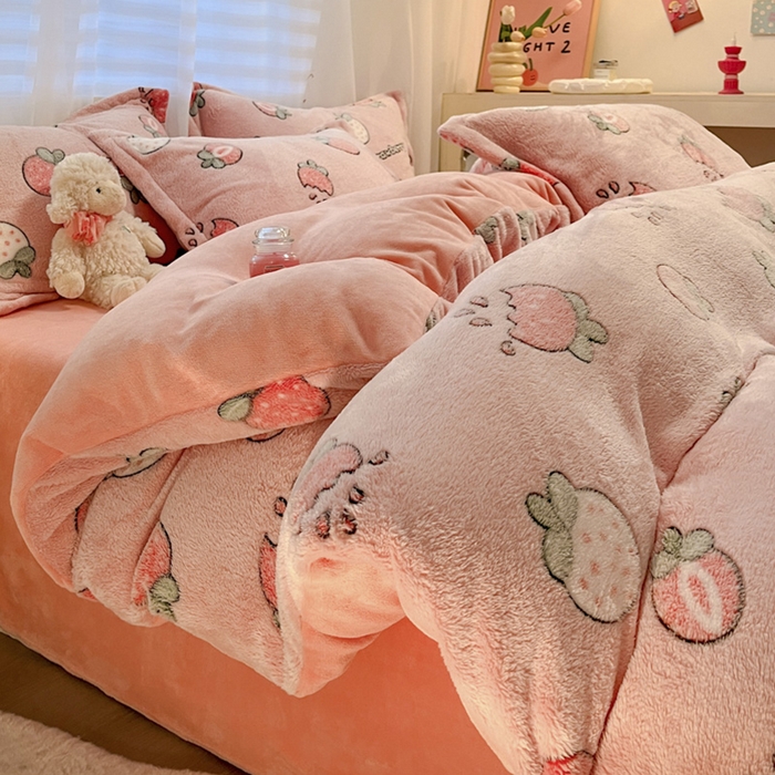 91家纺网 家纺一手货源 找家纺 韩巢家纺 2024新款加厚雪花绒印花单件被套-风格一（提供卖家秀 ） 奶油草莓