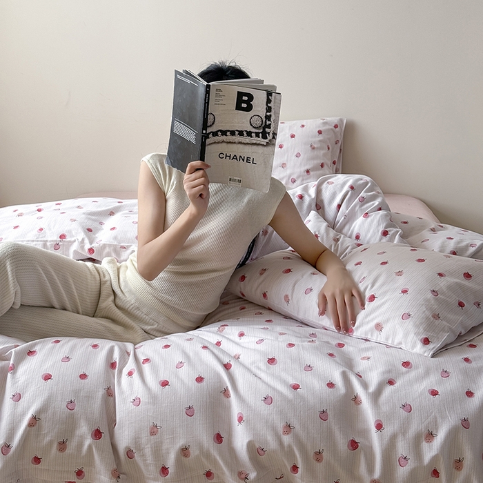 91家纺网 家纺一手货源 找家纺 窝米 2024新款全棉磨毛简约卡通系列四件套 幸运草莓