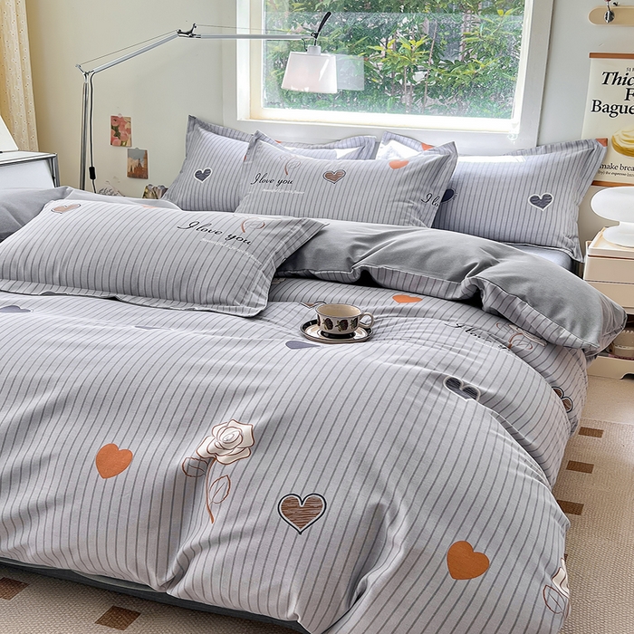 91家纺网 家纺一手货源 找家纺 品乐家纺 2024新款全棉生态棉印花磨毛被套单品 玫瑰恋人-灰