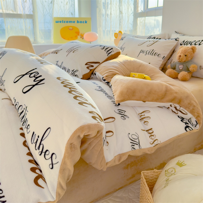 91家纺网 家纺一手货源 找家纺 灰鲸 2025新款牛奶绒小清新印花四件套 美好生活