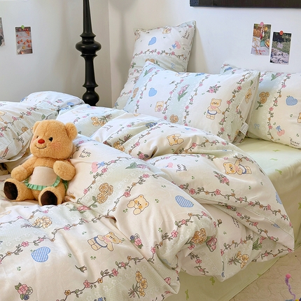 91家纺网 家纺一手货源 找家纺 TT.one 塔塔家居 2025新款卡通风全棉印花四件套-小熊系列（送小熊包装） 花园小熊