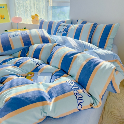 91家纺网 家纺一手货源 找家纺 灰鲸 2025新款牛奶绒小清新印花四件套 学院生活-蓝