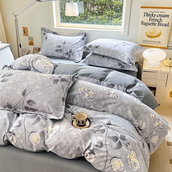 91家纺网 家纺一手货源 找家纺 品乐家纺 2024新款全棉生态棉印花磨毛四件套 兰黛之韵-灰