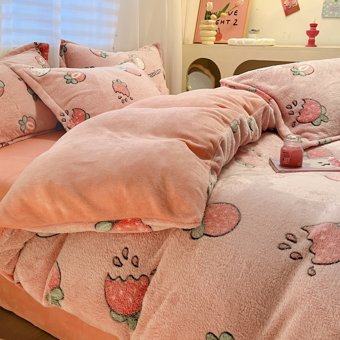 91家纺网 家纺一手货源 找家纺 韩巢家纺 2024新款加厚雪花绒印花单件被套-风格一（提供卖家秀 ） 奶油草莓