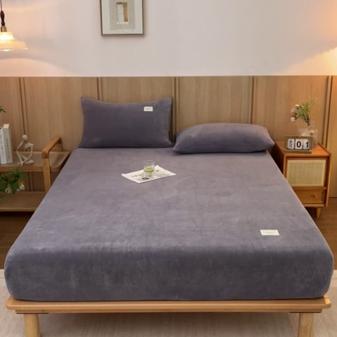 91家纺网 家纺一手货源 找家纺 梵克保罗 2024新款纯色简约牛奶绒床笠 浅灰