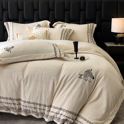91家纺网 家纺一手货源 找家纺 （总）瑞雪家居 2024新款牛奶绒拼接刺绣四件套-斑马