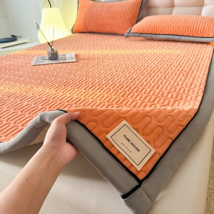 91家纺网 家纺一手货源 找家纺 （总）爱思凯家纺 2025新款暖阳-新棉绒夹棉床褥-成人款