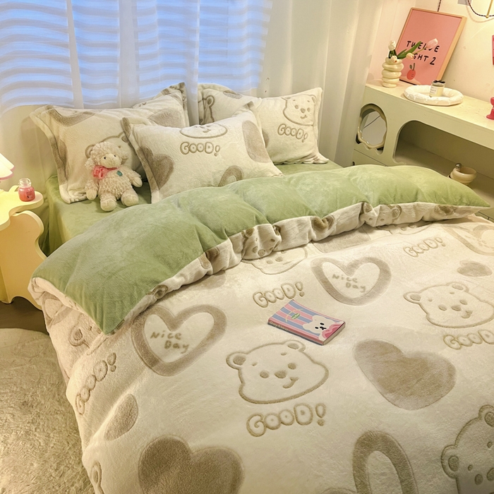91家纺网 家纺一手货源 找家纺 韩巢家纺 2024新款加厚雪花绒印花四件套-风格一（提供卖家秀） 爱心熊(绿)
