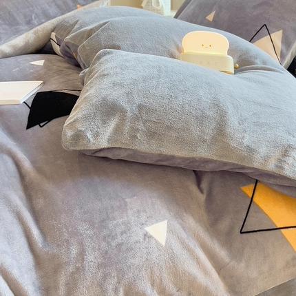 91家纺网 家纺一手货源 找家纺 （总）爱思凯家纺 2025新款190克清心系列-牛奶绒清新被套