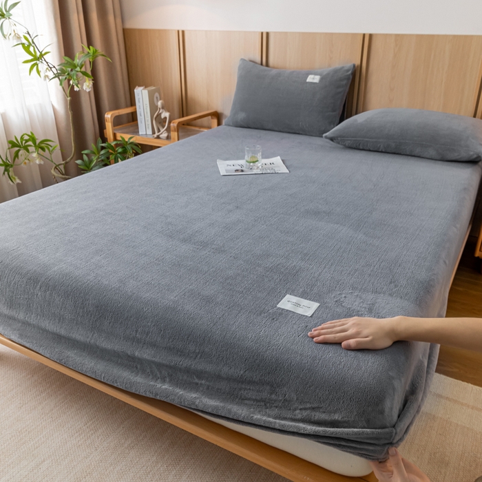 91家纺网 家纺一手货源 找家纺 梵克保罗 2024新款纯色简约牛奶绒床笠 浅灰