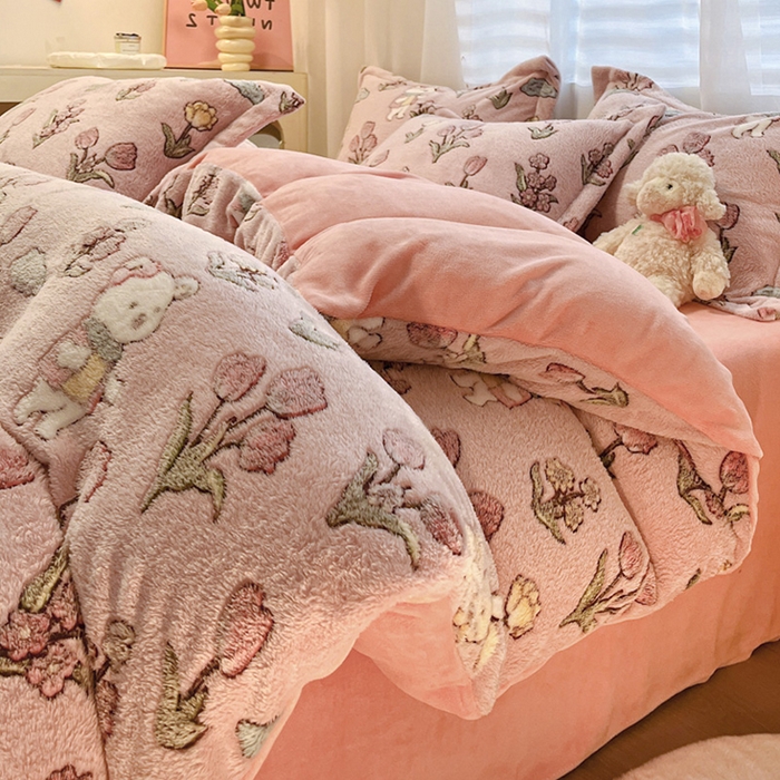 91家纺网 家纺一手货源 找家纺 韩巢家纺 2024新款加厚雪花绒印花单件被套-风格一（提供卖家秀 ） 花园熊(粉)