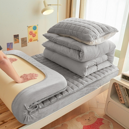 91家纺网 家纺一手货源 找家纺 （总）爱思凯家纺 2025新款【学生】初心-牛奶绒小号床笠三件套