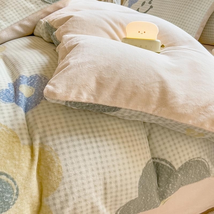 91家纺网 家纺一手货源 找家纺 （总）爱思凯家纺 2025新款190克清心系列-牛奶绒清新被套