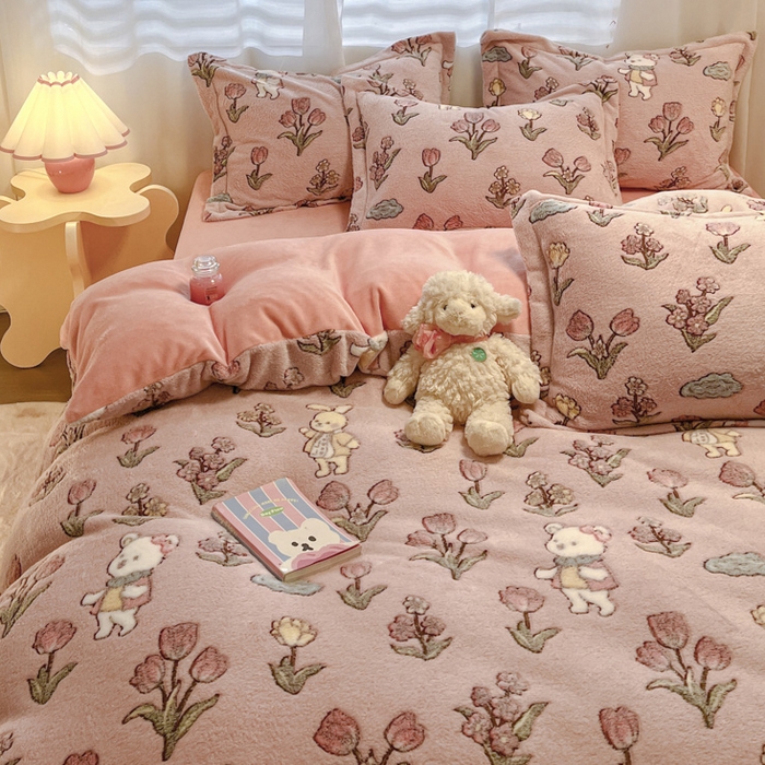 91家纺网 家纺一手货源 找家纺 韩巢家纺 2024新款加厚雪花绒印花单件被套-风格一（提供卖家秀 ） 花园熊(粉)