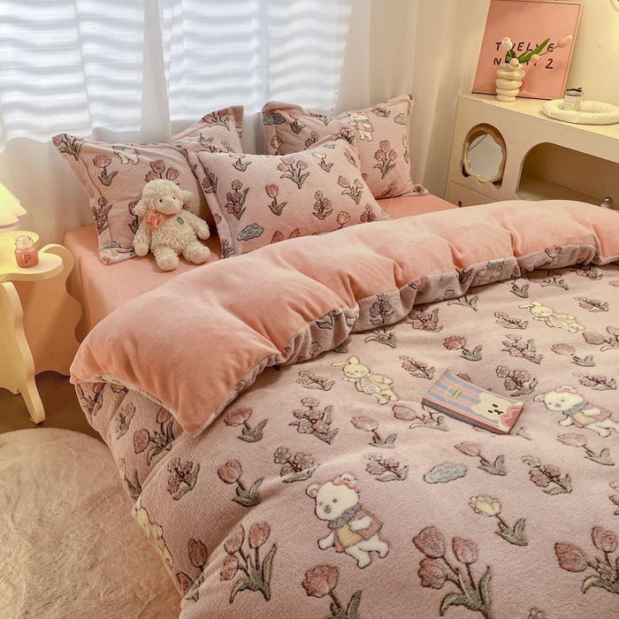 91家纺网 家纺一手货源 找家纺 韩巢家纺 2024新款加厚雪花绒印花单件被套-风格一（提供卖家秀 ） 花园熊(粉)