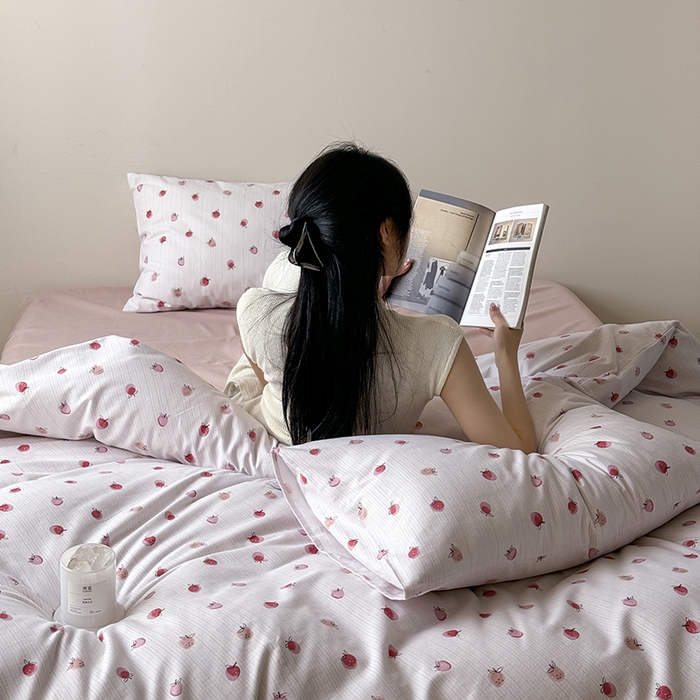 91家纺网 家纺一手货源 找家纺 窝米 2024新款全棉磨毛简约卡通系列四件套 幸运草莓