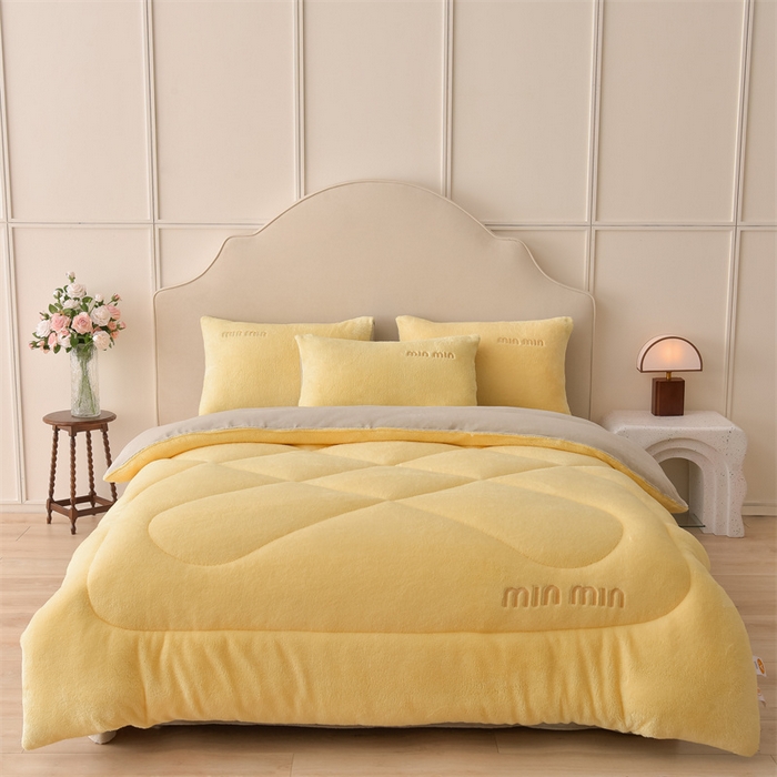 91家纺网 家纺一手货源 找家纺 笙意家纺 2025新款A类刺绣加厚保暖牛奶绒冬被四件套 亦暖-暖黄+米灰