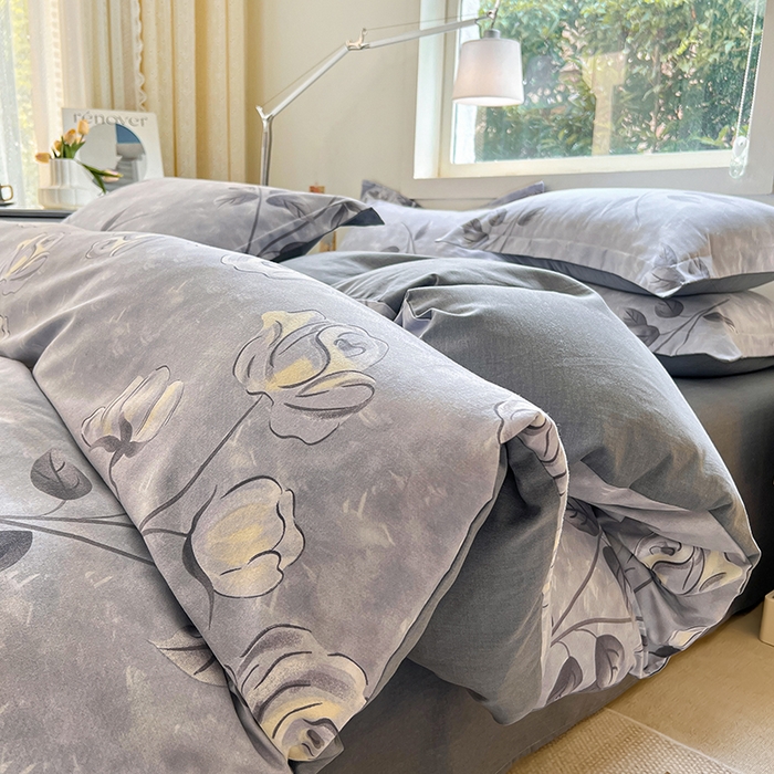 91家纺网 家纺一手货源 找家纺 品乐家纺 2024新款全棉生态棉印花磨毛四件套 兰黛之韵-灰