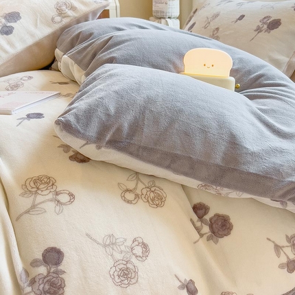 91家纺网 家纺一手货源 找家纺 （总）爱思凯家纺 2025新款190克清心系列-牛奶绒清新被套