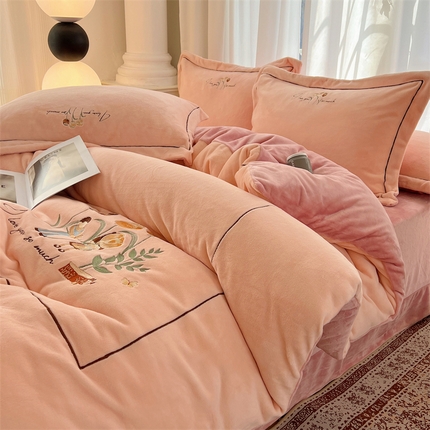 丽涵家纺 2024新品消光锦芙绒绣花四件套 粉豆沙