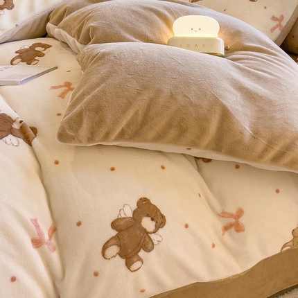 91家纺网 家纺一手货源 找家纺 （总）爱思凯家纺 2025新款190克清心系列-牛奶绒清新被套