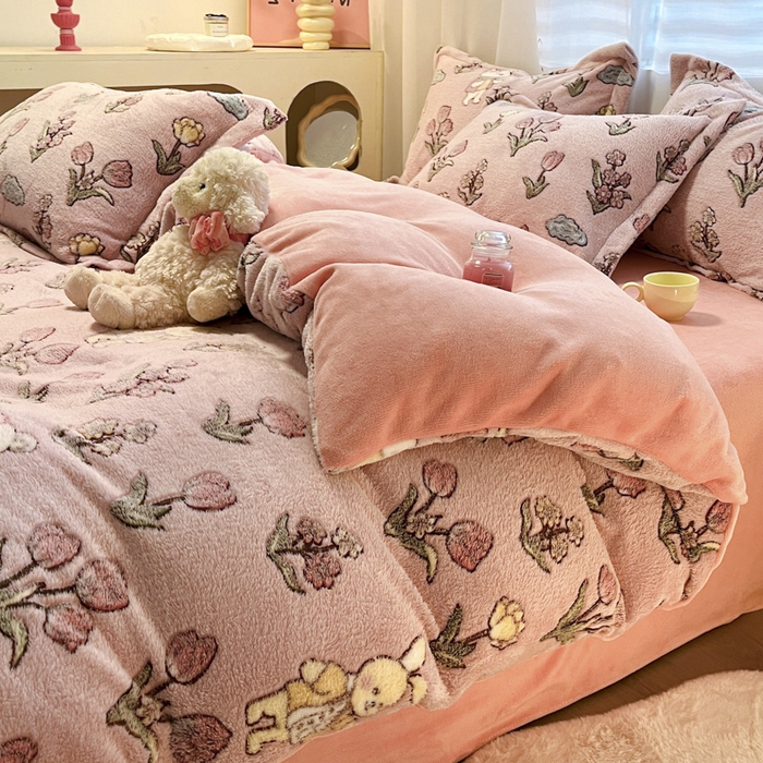 91家纺网 家纺一手货源 找家纺 韩巢家纺 2024新款加厚雪花绒印花单件被套-风格一（提供卖家秀 ） 花园熊(粉)