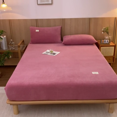 91家纺网 家纺一手货源 找家纺 梵克保罗 2024新款纯色简约牛奶绒床笠 豆沙奶昔