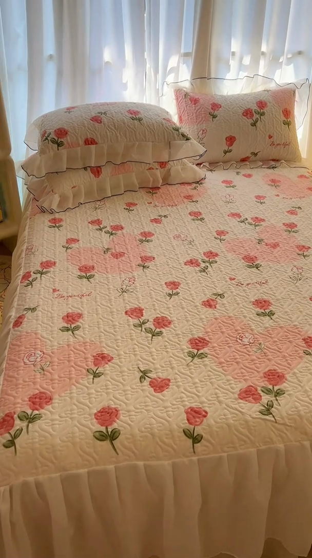 91家纺网 家纺一手货源 找家纺 易辰美 2025新款亲肤舒适印花夹棉公主风床裙 玫瑰物语